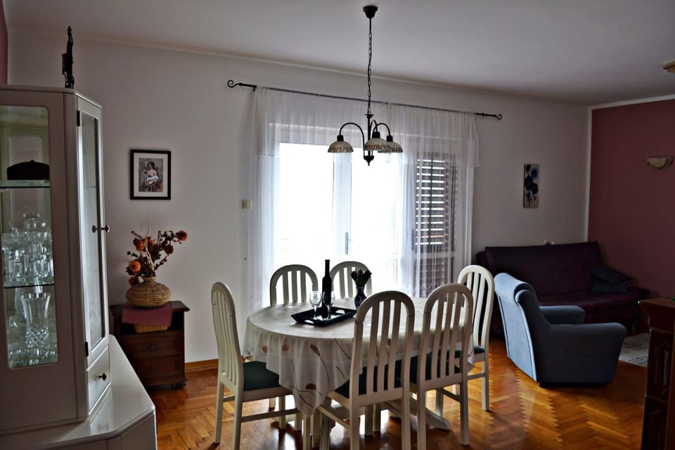 Apartment | Dining