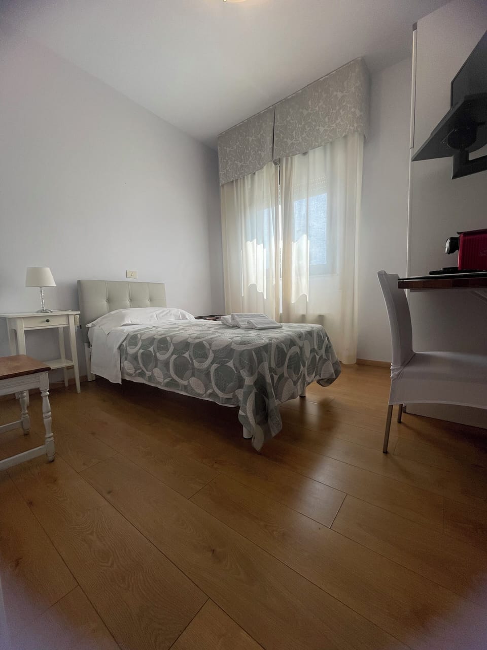 Single Room, 1 Twin Bed | Down comforters, in-room safe, desk, blackout drapes