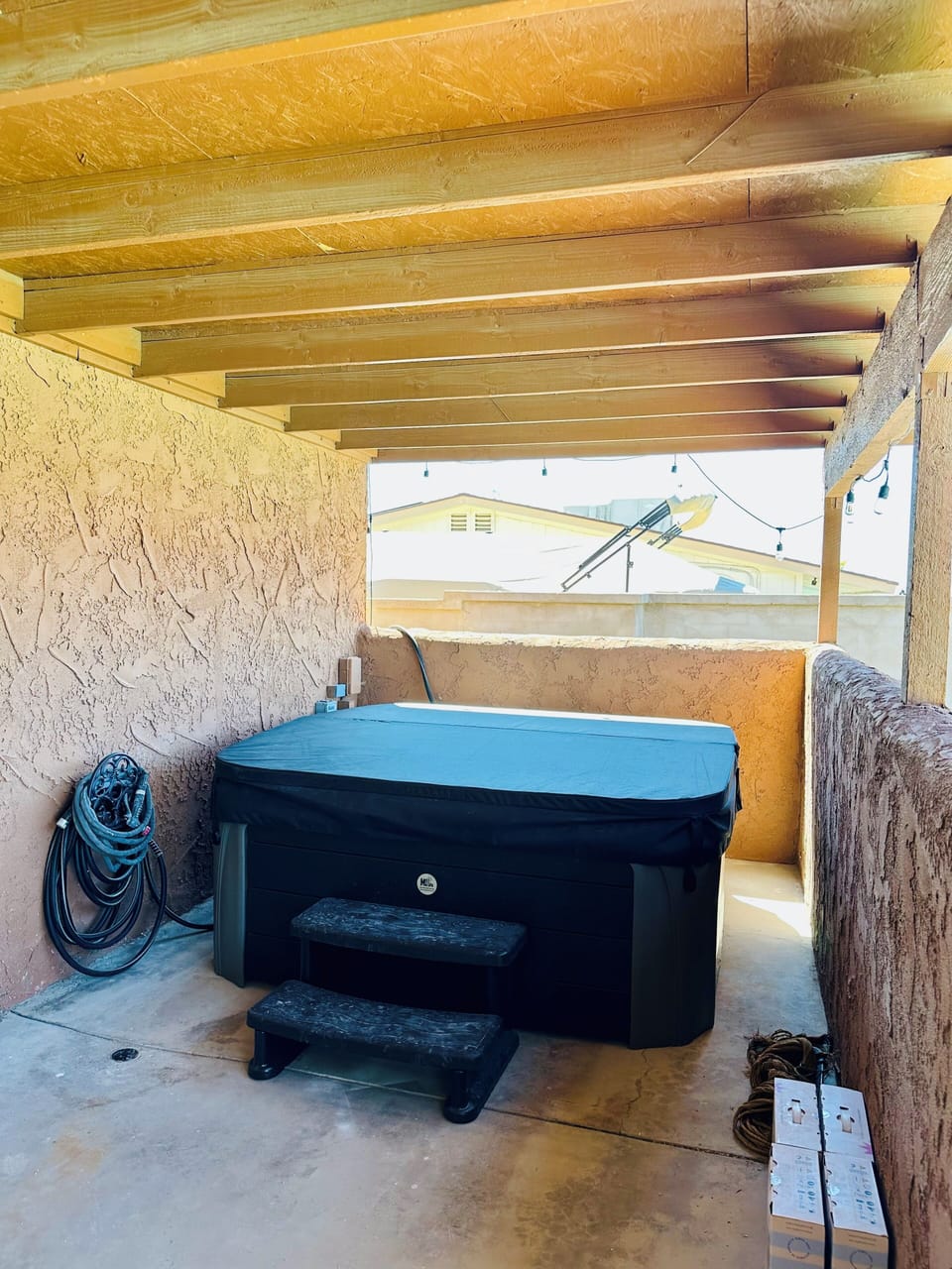 Outdoor spa tub