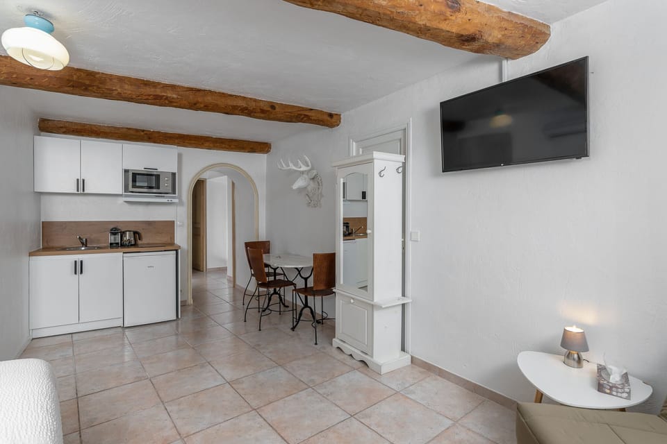 Comfort Studio, 1 Bedroom | Private kitchen | Fridge, microwave, espresso maker, electric kettle