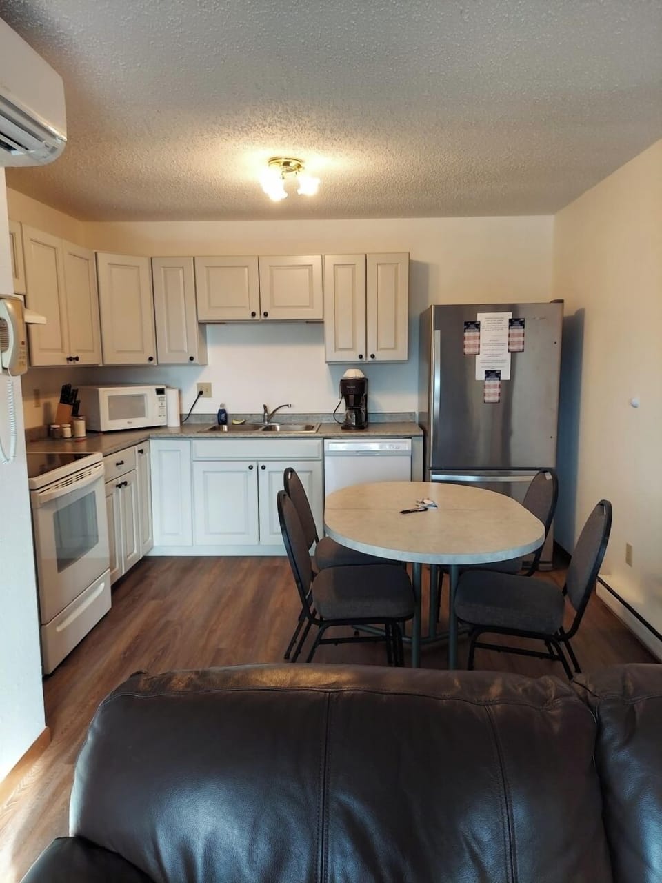 Classic Condo, Lake View | Private kitchen