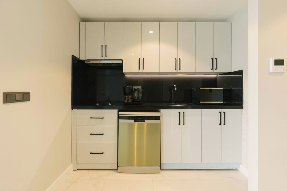 Executive Condo, Sea View | Private kitchen | Full-size fridge, microwave, stovetop, dishwasher