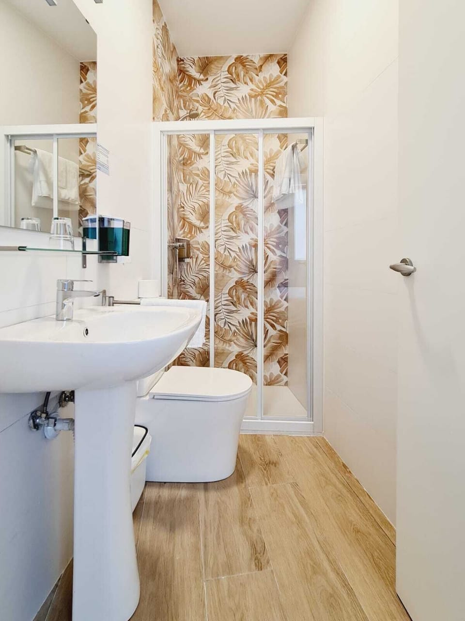 Double Room, Private Bathroom | Desk, free WiFi