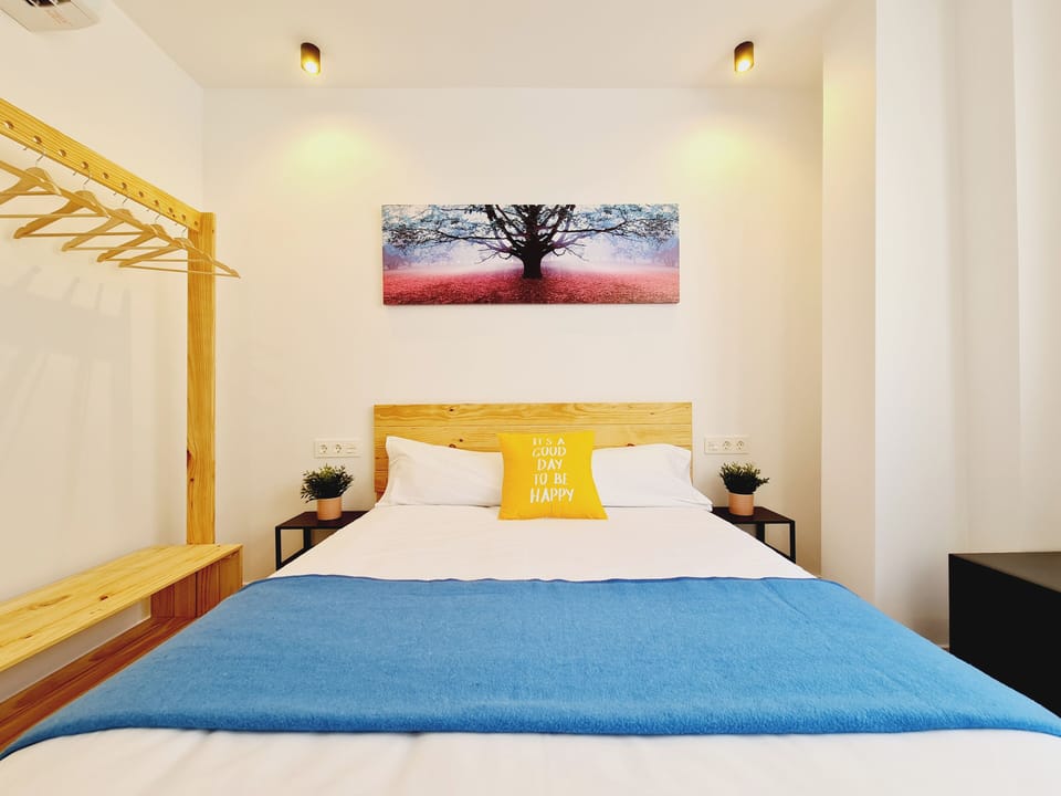 Double Room, Private Bathroom | Desk, free WiFi