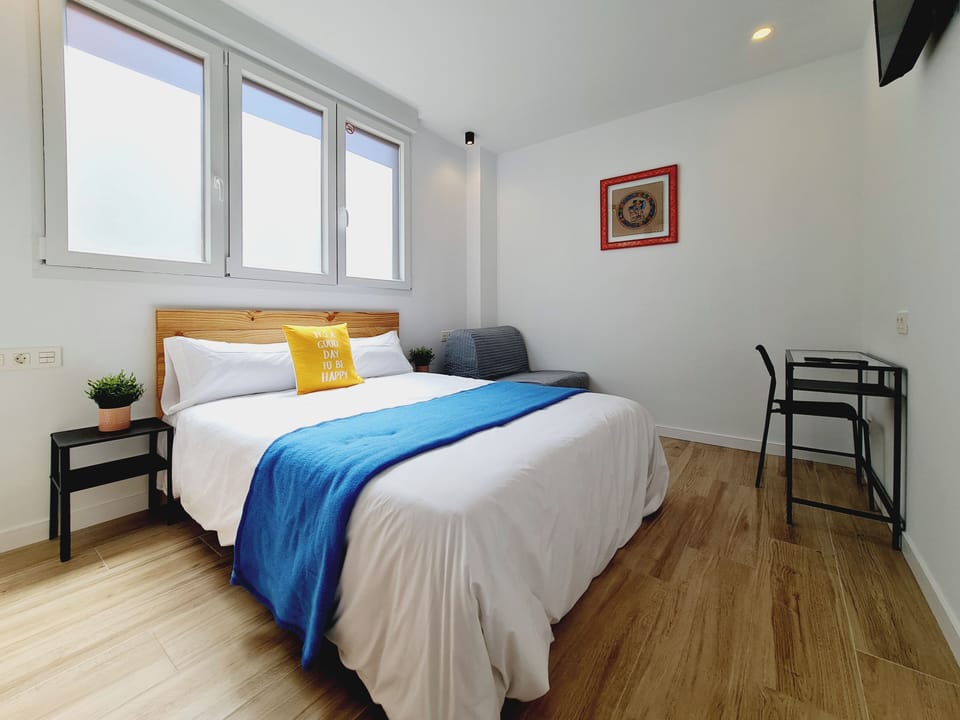 Double Room, Private Bathroom | Desk, free WiFi