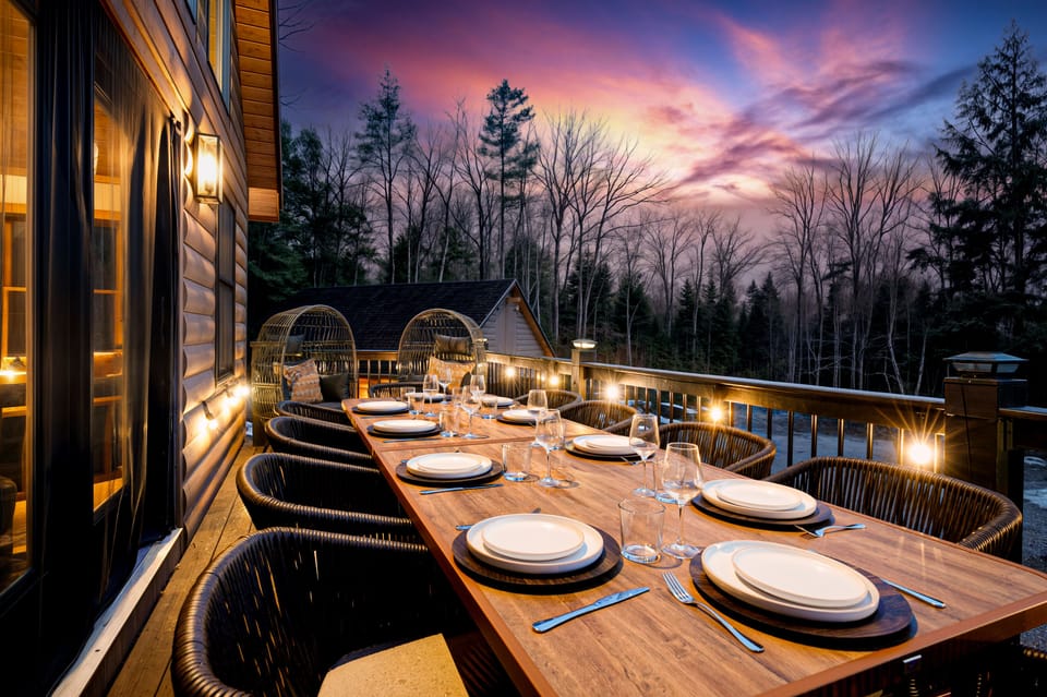 Outdoor dining for 10 people underneath the stars.