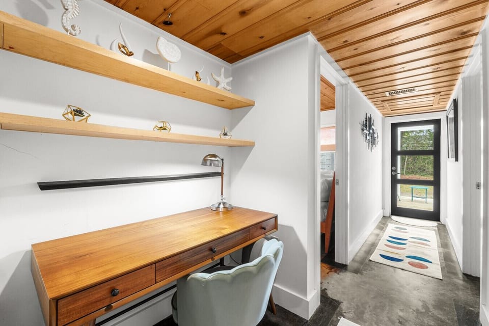 Great Laptop Space Available
