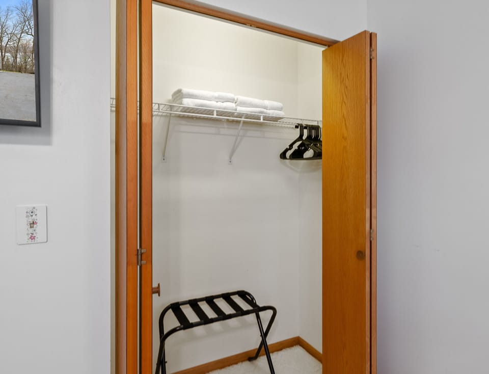 Upstairs bedroom with 2 full beds, shared bathroom, closet area