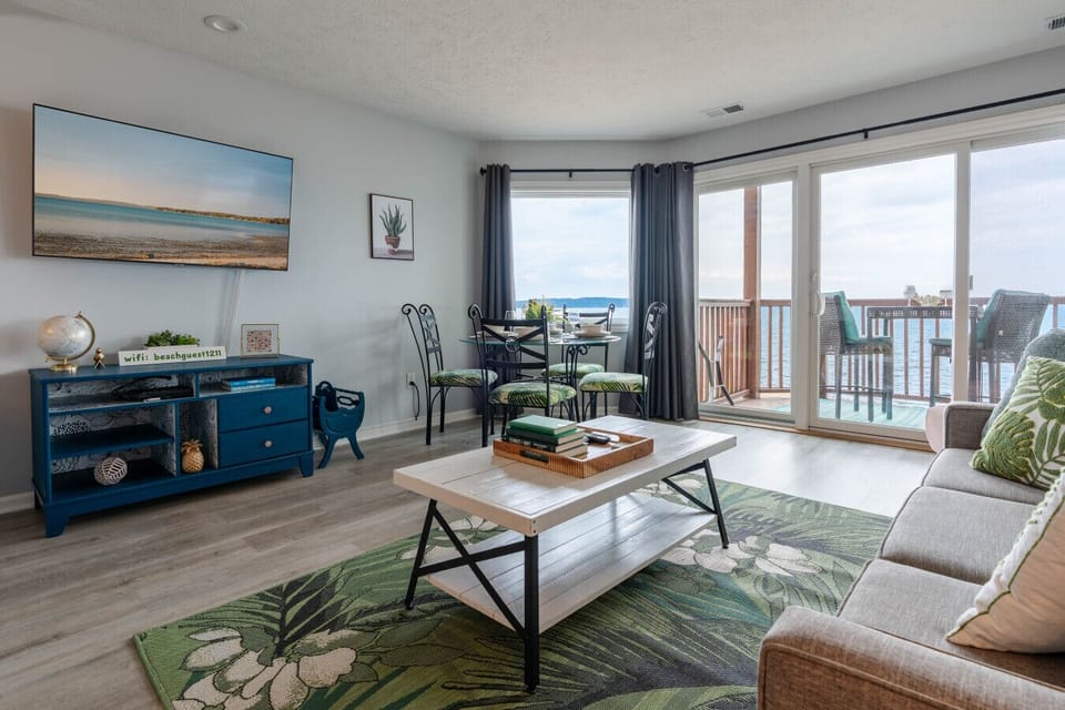 Open-concept living area with breathtaking waterfront views 🌊