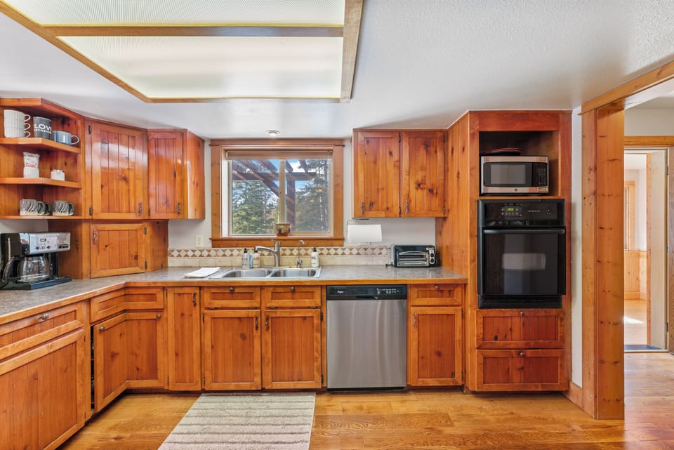 Fully equipped kitchen with fully stocked with everything needed to prep a full meal