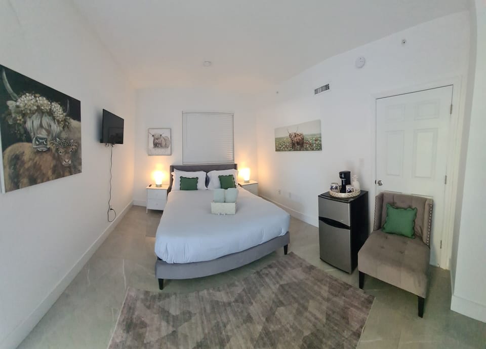 Business Double Room, 1 Queen Bed | Free WiFi, bed sheets