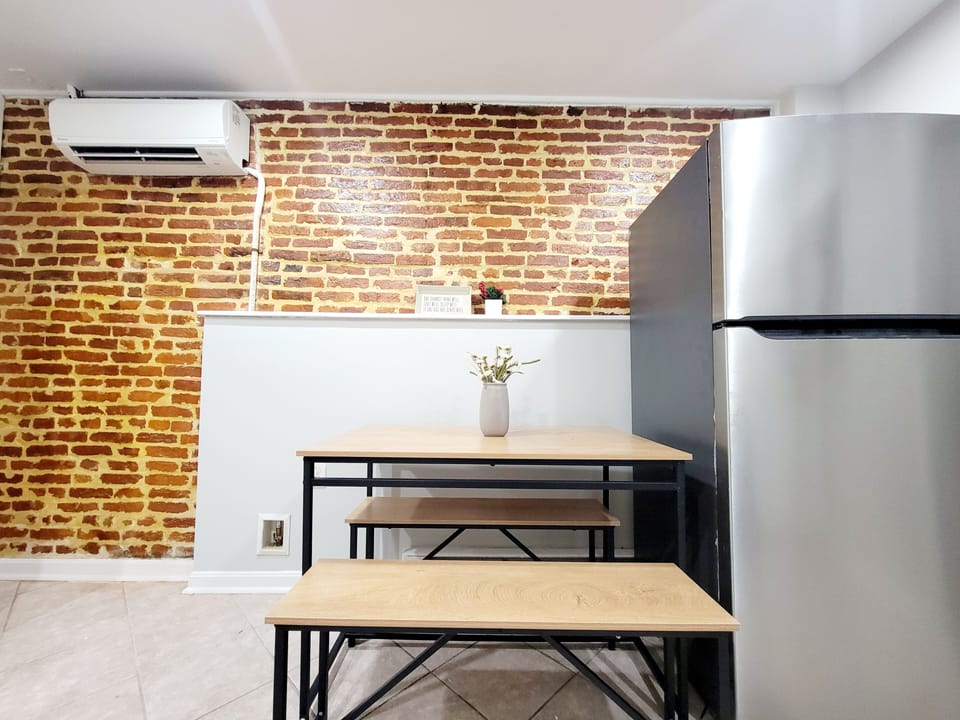 Basic Apartment, Balcony, City View | In-room dining