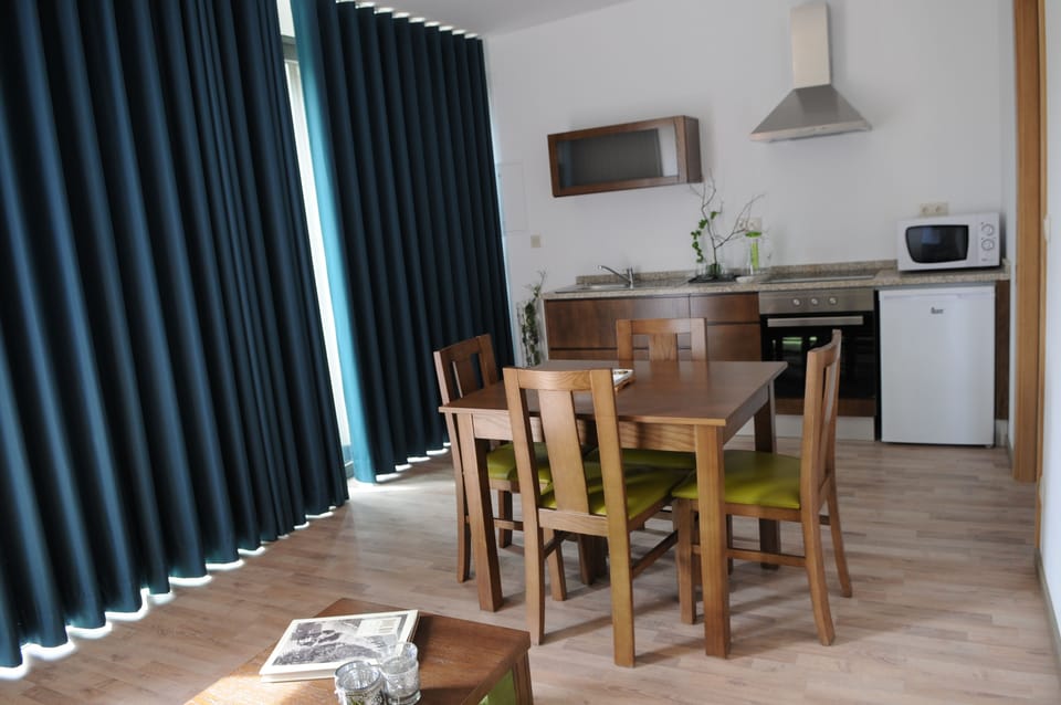 Blackout drapes, soundproofing, free WiFi, bed sheets