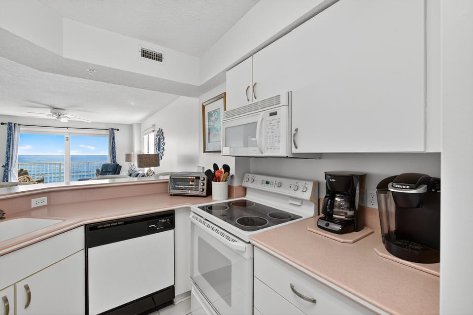 Cook and dine with a view in the fully equipped kitchen and oceanfront dining room