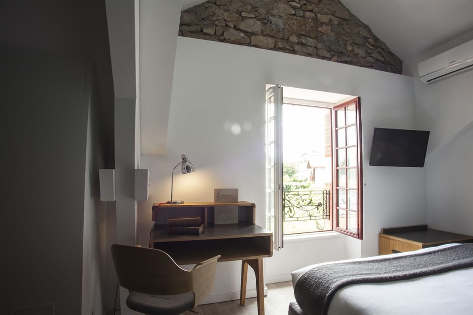 Superior Room | 1 bedroom, in-room safe, desk, soundproofing