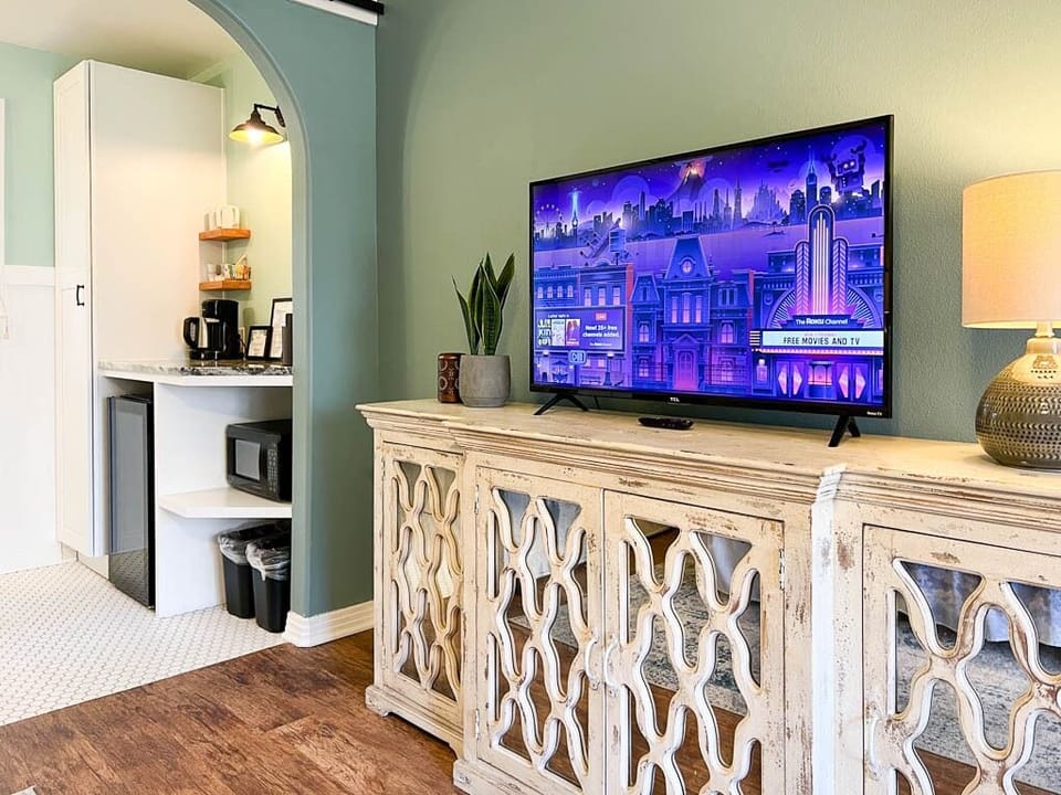 Blue Star | Premium bedding, iron/ironing board, free WiFi, bed sheets