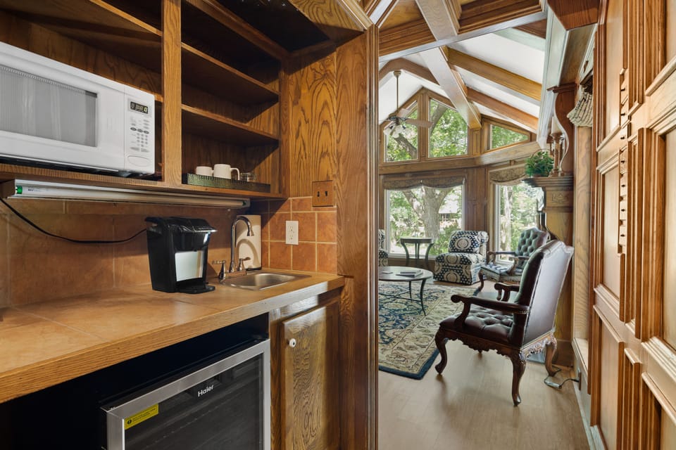 Water Lily | Premium bedding, iron/ironing board, free WiFi, bed sheets