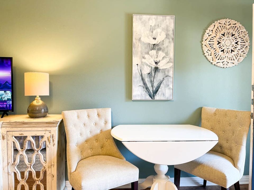 Blue Star | Premium bedding, iron/ironing board, free WiFi, bed sheets