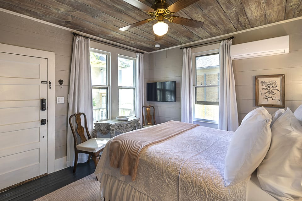 Room, Private Bathroom (Katy Tower) | In-room safe, free WiFi, bed sheets