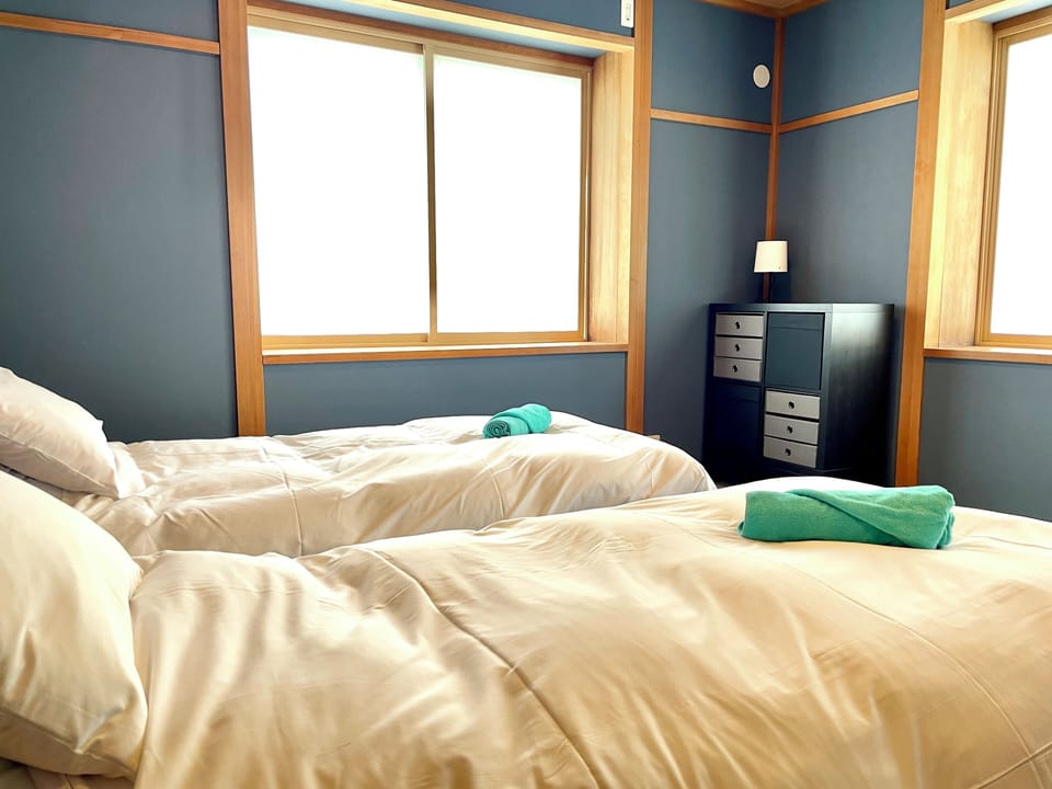 Double or Twin Room, 2 Twin Beds | Free WiFi, bed sheets