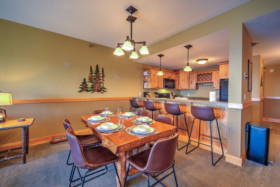 Dining Area | Counter Dining