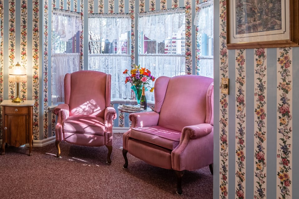 Mollies Delicious | Premium bedding, individually decorated, individually furnished