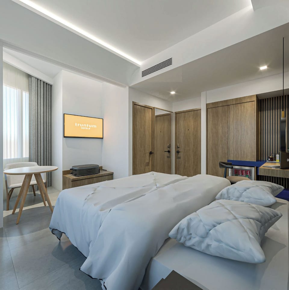 Executive Suite | Minibar, in-room safe, iron/ironing board, free WiFi