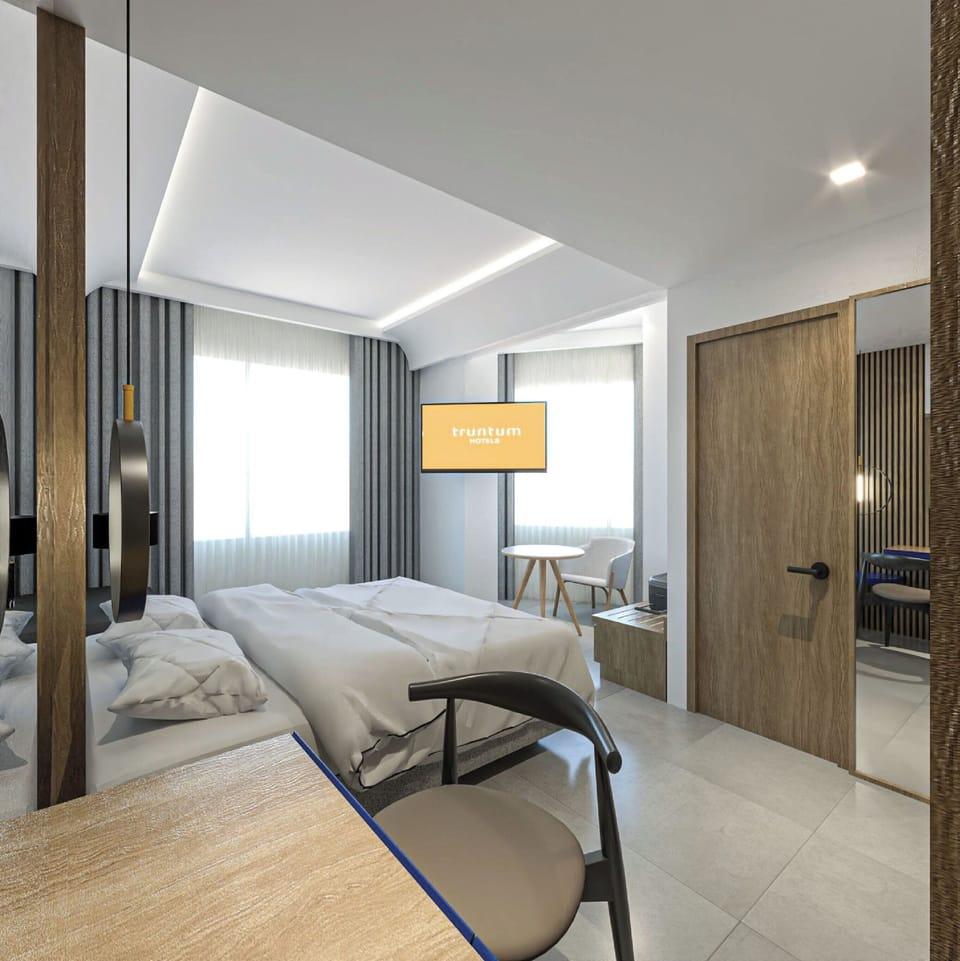 Executive Suite | Minibar, in-room safe, iron/ironing board, free WiFi