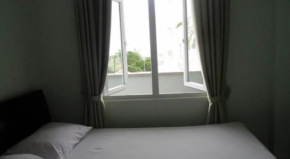 Minibar, desk, free WiFi