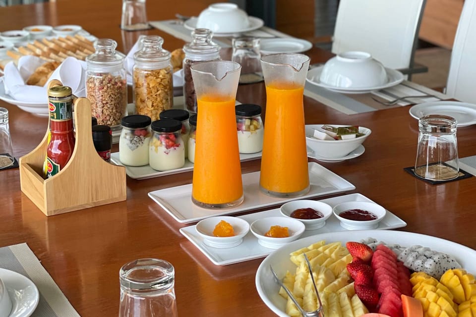 Free daily English breakfast