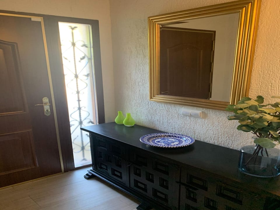 Entrance / Reception
