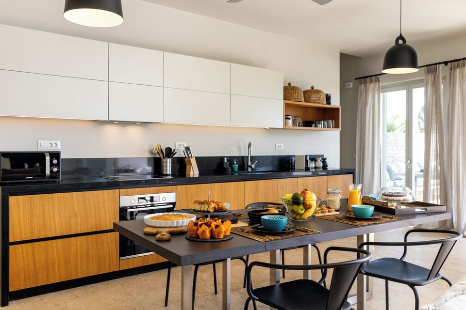 Dinning area & Open plan kitchen