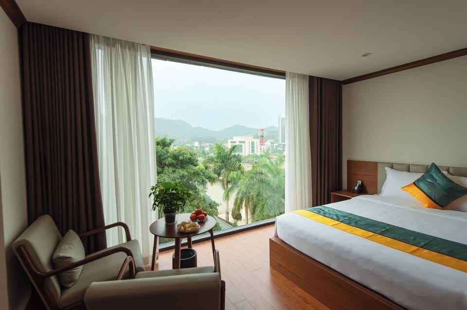 Deluxe Double Room Single Use | Soundproofing, free WiFi, bed sheets