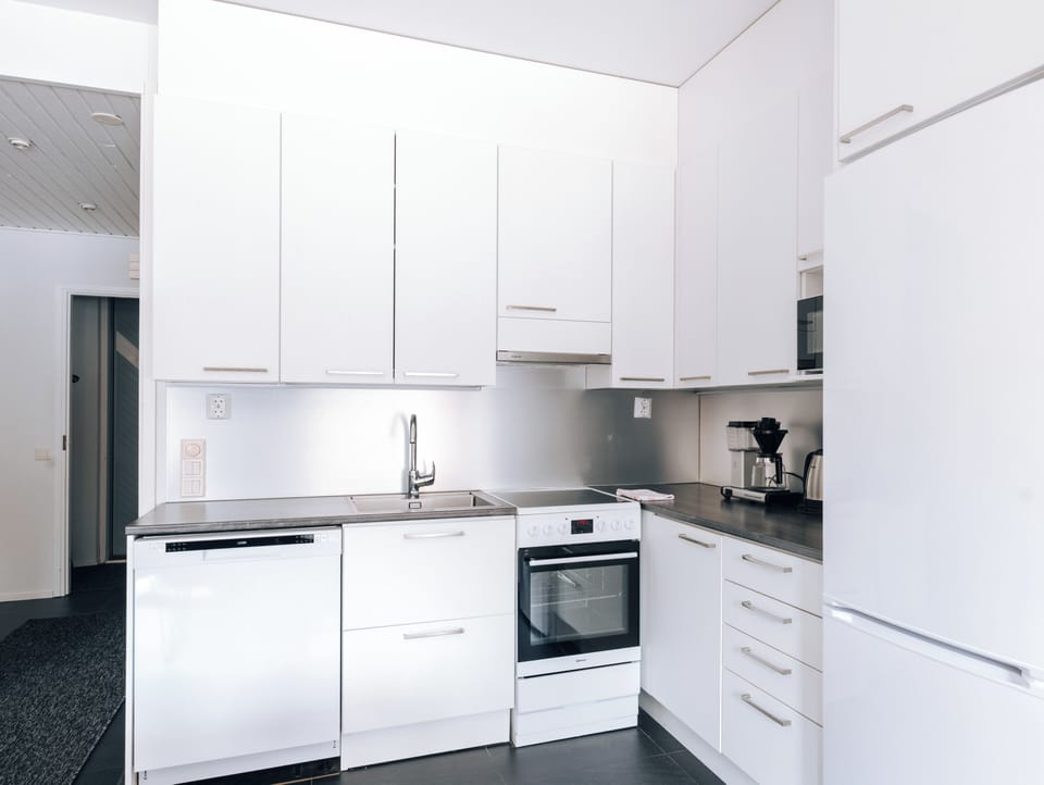 Comfort Apartment, Courtyard View | Private kitchen | Full-size fridge, microwave, oven, stovetop