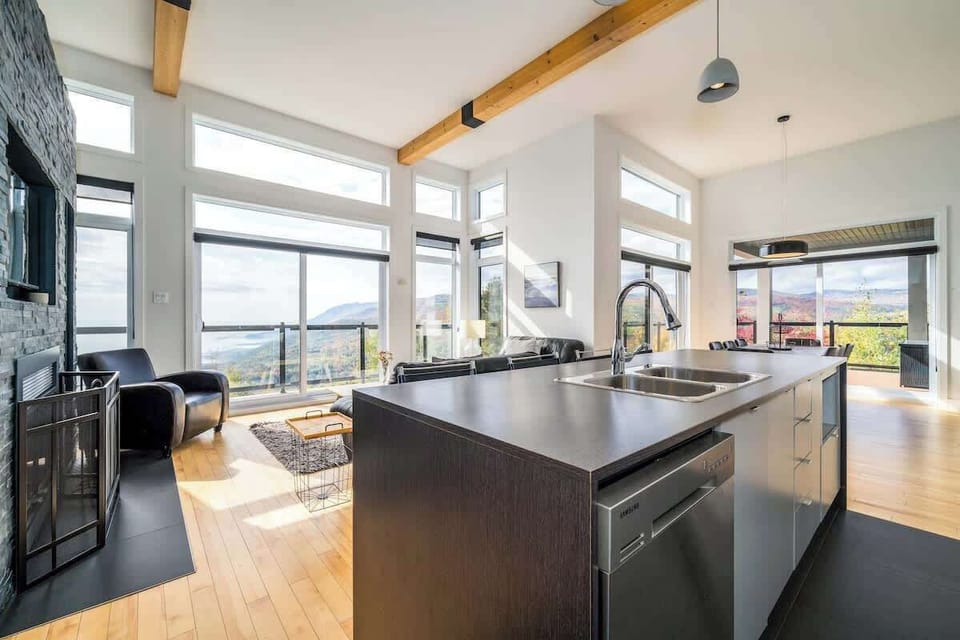 Cuisine toute équipée étage / Fully furnished kitchen upstairs