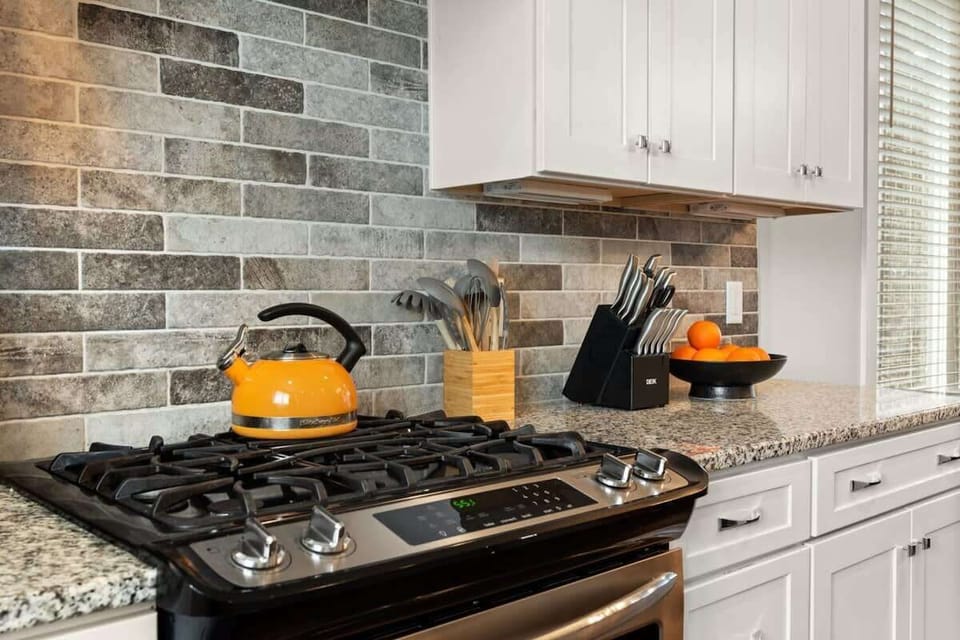 Fully Stocked Kitchen!