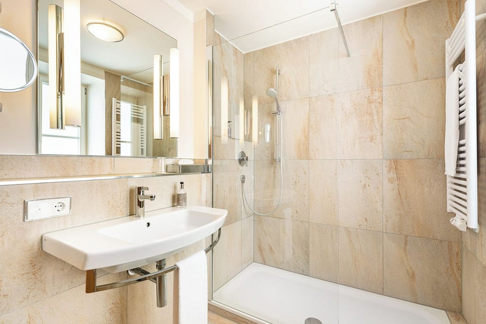 Comfort Double Room | Bathroom | Shower, hair dryer, slippers, towels