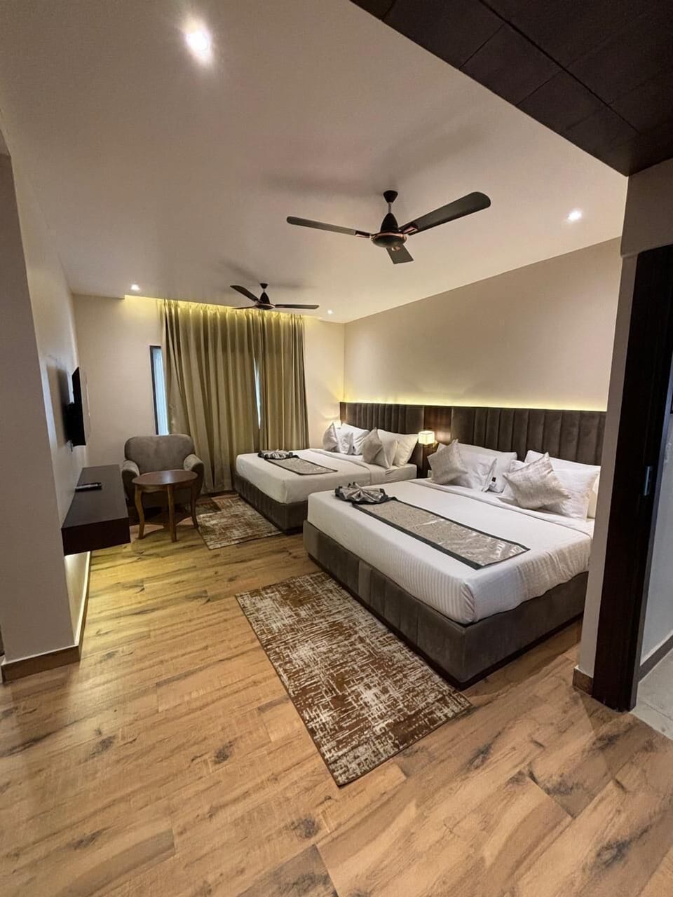 Quadruple Room | Premium bedding, memory foam beds, desk, free WiFi