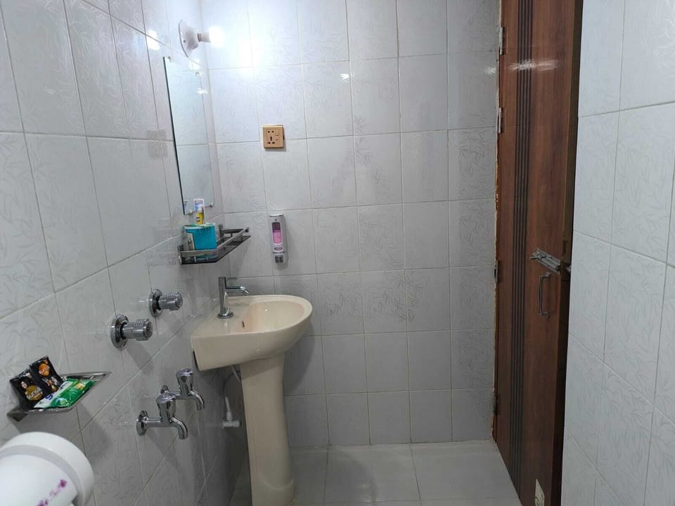 Standard Room | Bathroom | Slippers