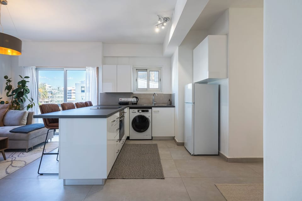 Deluxe Apartment, 1 Queen Bed with Sofa bed, Non Smoking, City View | Private kitchen | Full-size fridge, oven, stovetop, electric kettle