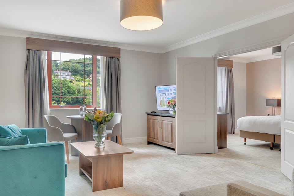 Junior Suite | In-room safe, desk, laptop workspace, blackout drapes
