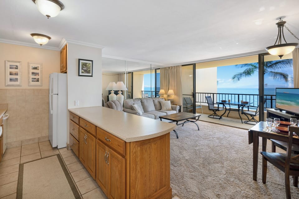 The pent house provides beach chairs, beach towels, and a beach umbrella (sorry no snorkeling gear).