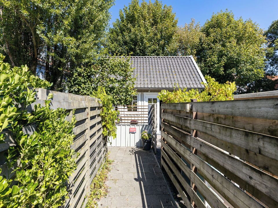 Shrub, Garden, Home, Fence, Backyard, Siding, Shade, Home Fencing, Landscaping, Yard