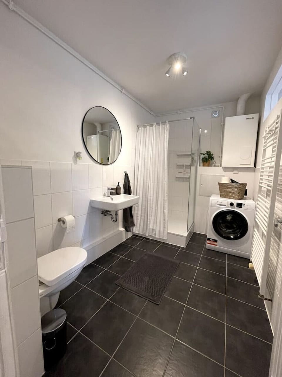 Apartment, 2 Bedrooms (262761) | Bathroom | Towels, soap, toilet paper