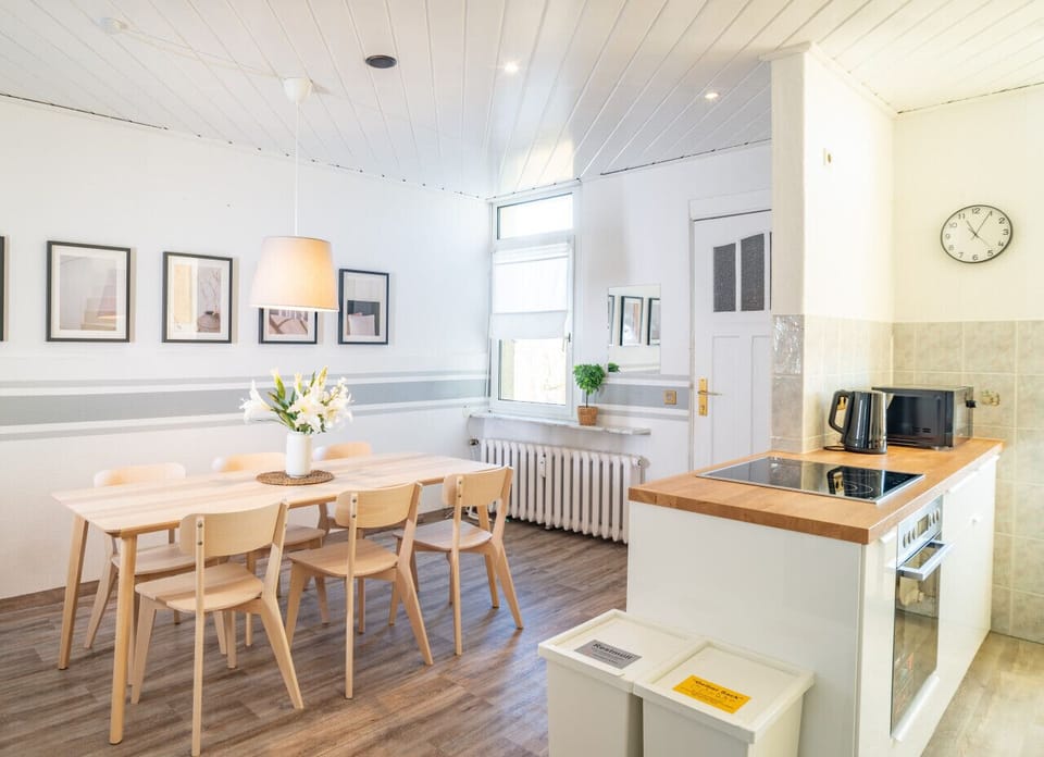Apartment, 3 Bedrooms (339003) | Private kitchen | Full-size fridge, microwave, oven, coffee/tea maker