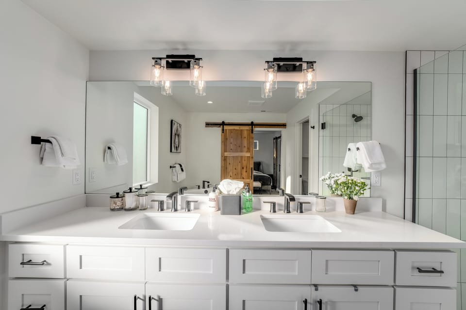 En Suite  Master Bathroom | Main Level