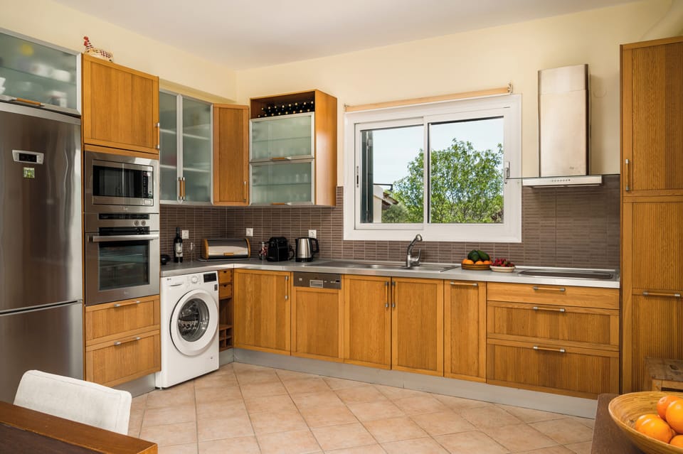 Villa, 5 Bedrooms, Private Pool, Garden View | Private kitchen | Full-size fridge, microwave, oven, stovetop
