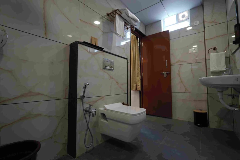 Shower, bidet, towels