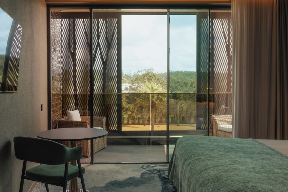 Superior Double Room | Minibar, in-room safe, desk, blackout drapes