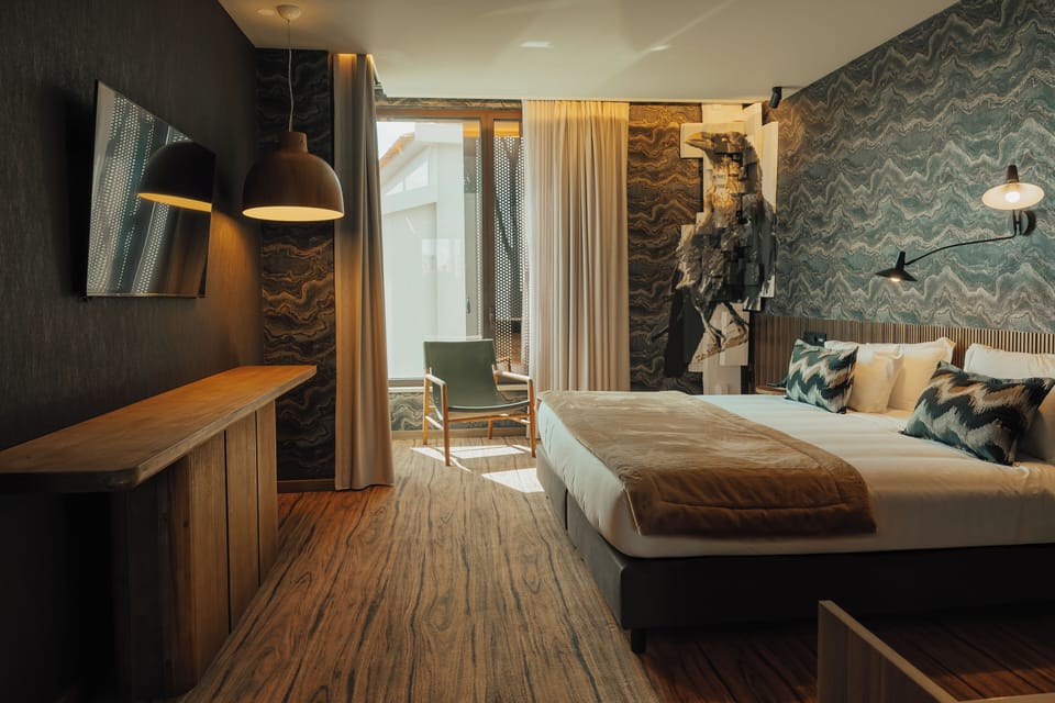 Signature Superior Room, Garden View | Minibar, in-room safe, desk, blackout drapes